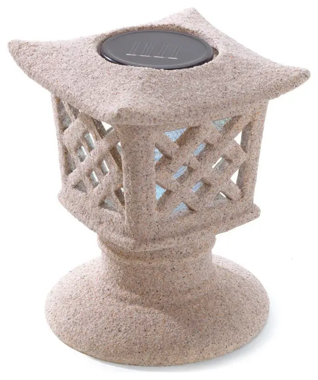 Solar Pagoda Light